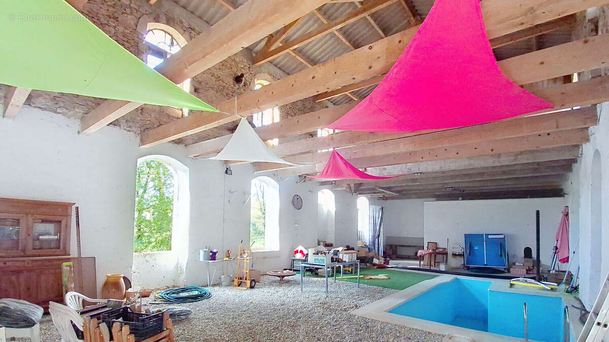 Maison à LAUDUN-L&#039;ARDOISE