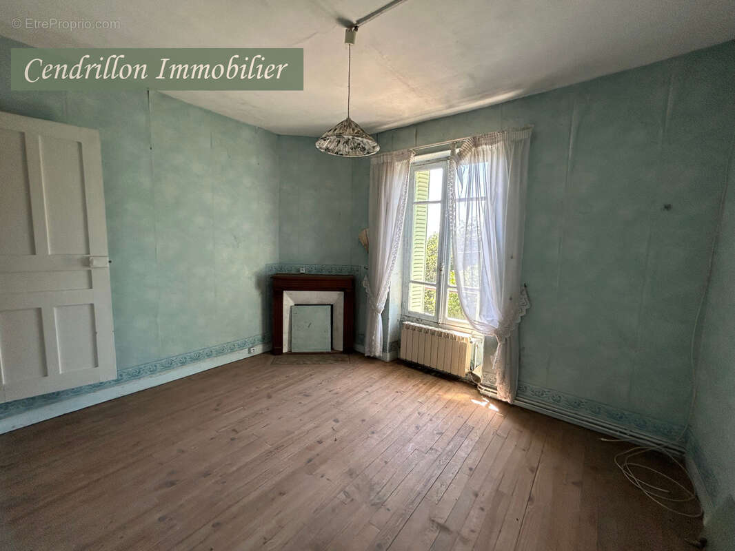 Maison de bourg à rafraîchir, mitoyenne d'un coté, 3 chambres, ~92m2 habitables, sur 438 m2 de jardin - photo 9