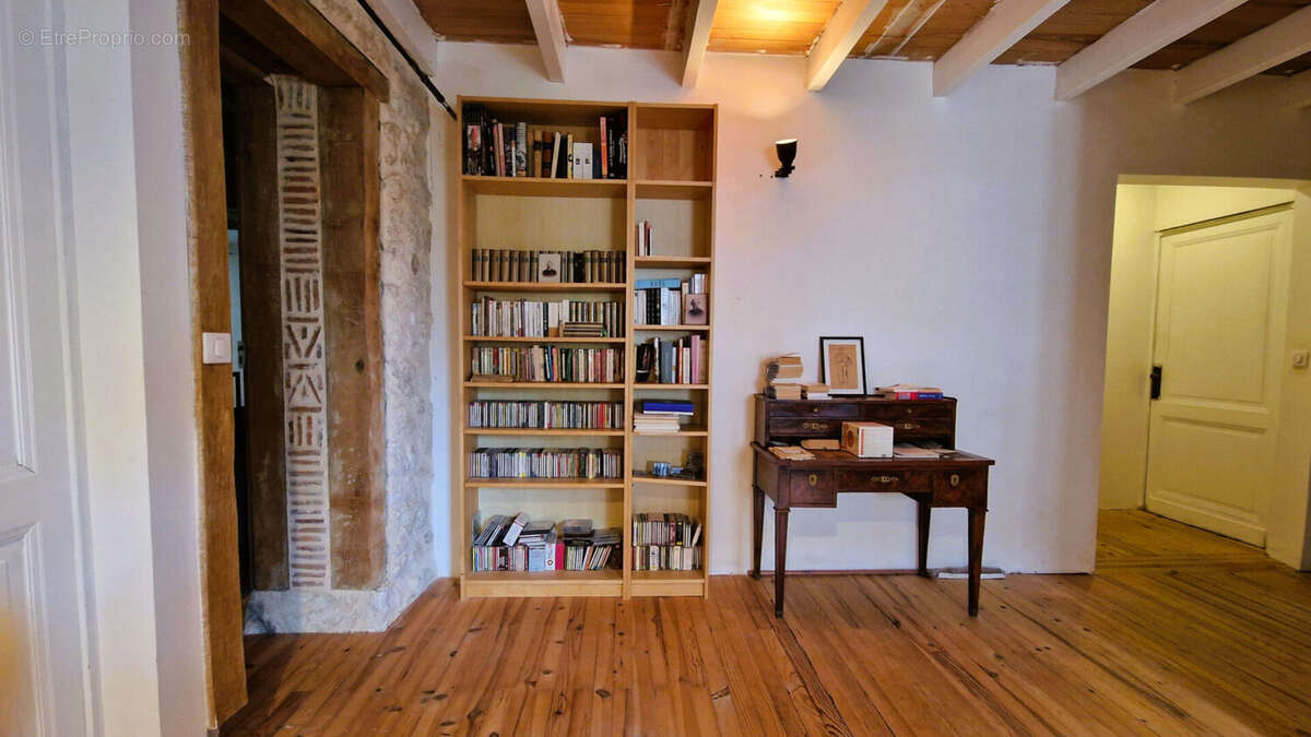 Maison à PESSAC-SUR-DORDOGNE