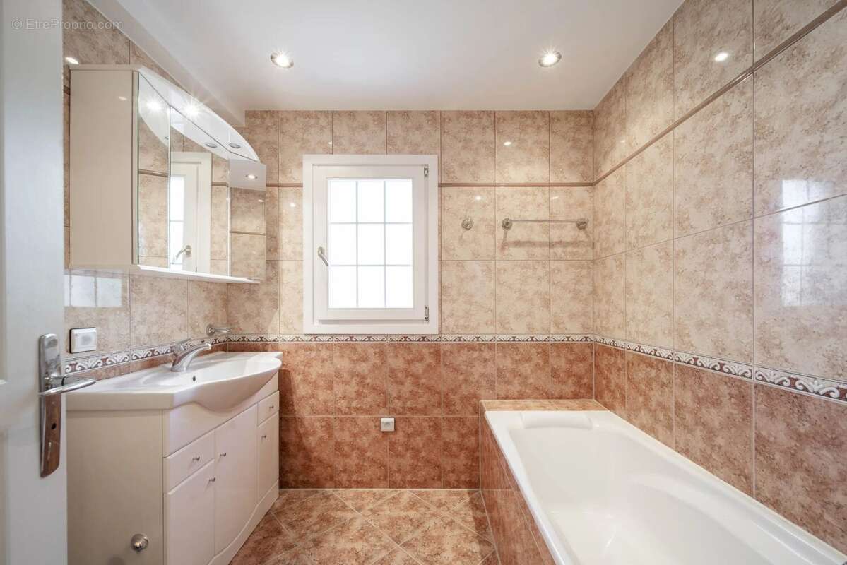 Mont leuze – villa 308 m² sur terrain de 2 550 m² – vue panoramique mer & montagnes - photo 17