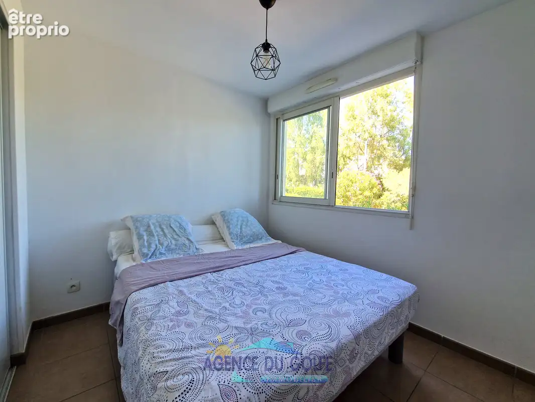 Chambre avec penderie