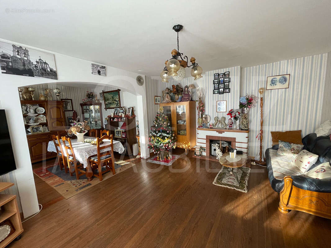 Maison à LABRUGUIERE