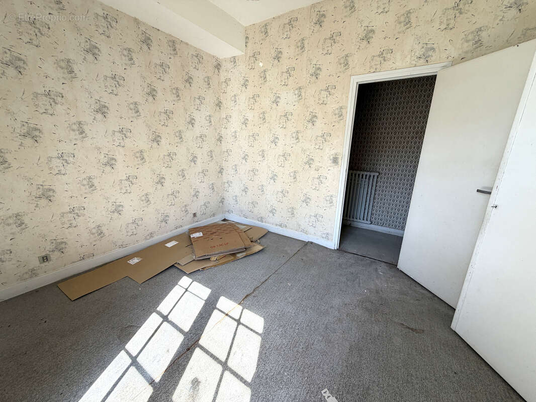 Marcenat   Jolie maison de plain-pied de 138 m2 sur un terrain de 2 272 m2 - photo 11