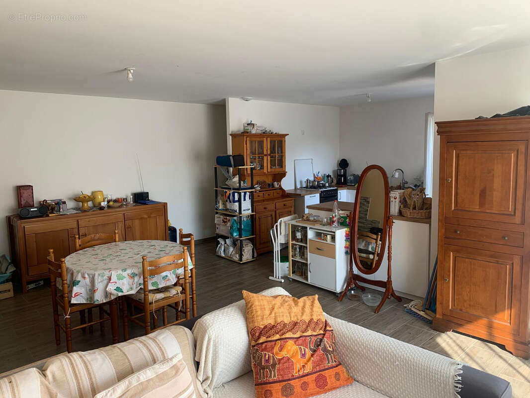 Maison à MONTOULIEU