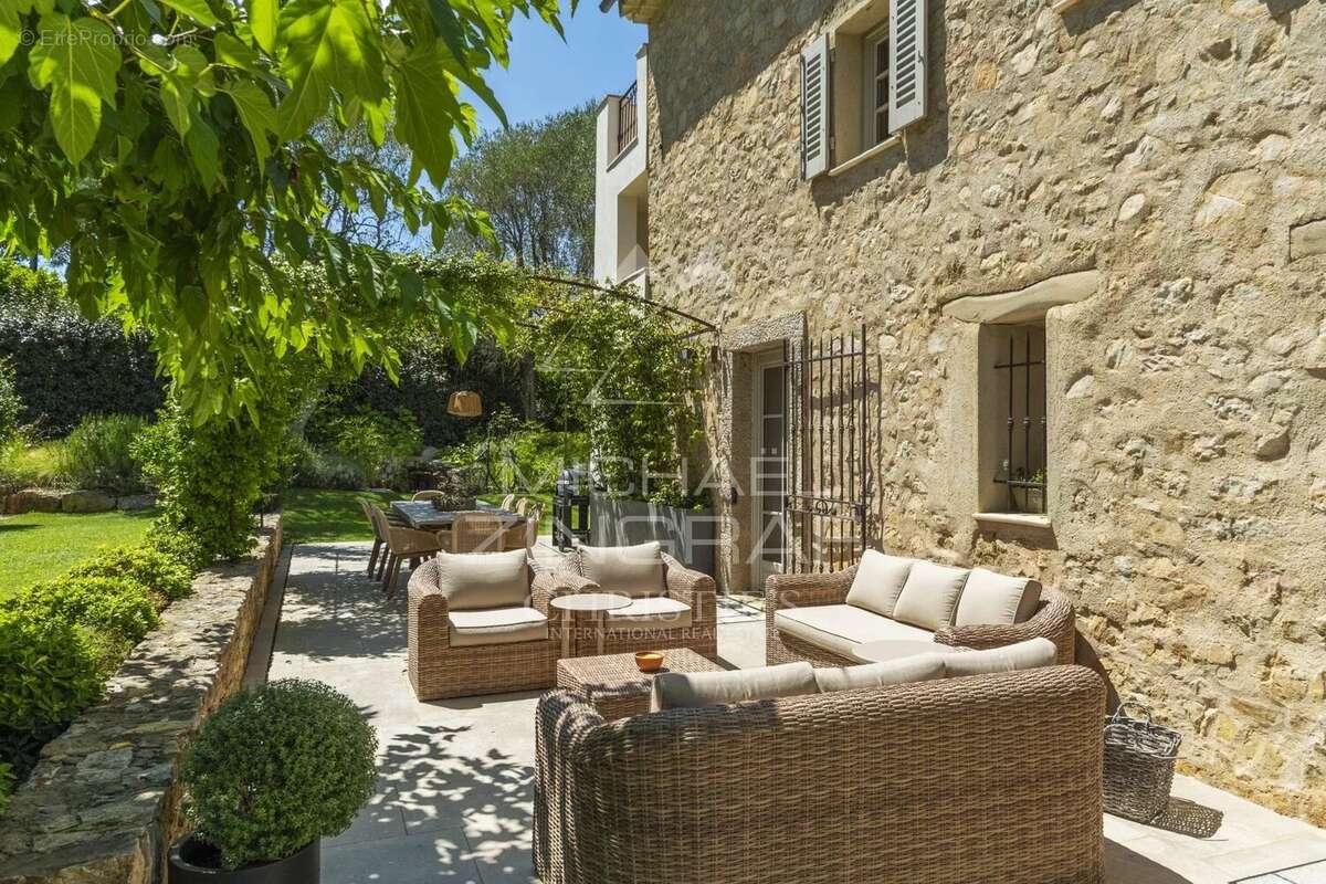 Maison à VALBONNE