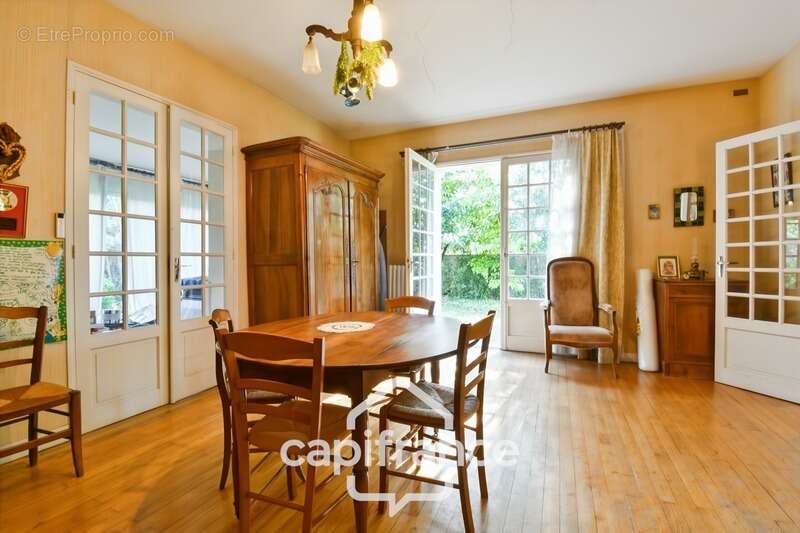 Maison à SAINT-JEAN-D'ANGELY