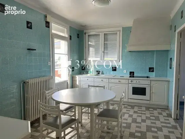 Maison de 117m2 avec deux garages et dépendances sur 960m2 d - photo 4