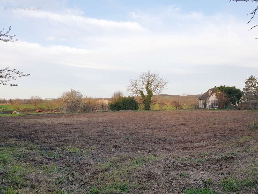 Terrain à SAINTE-CROIX