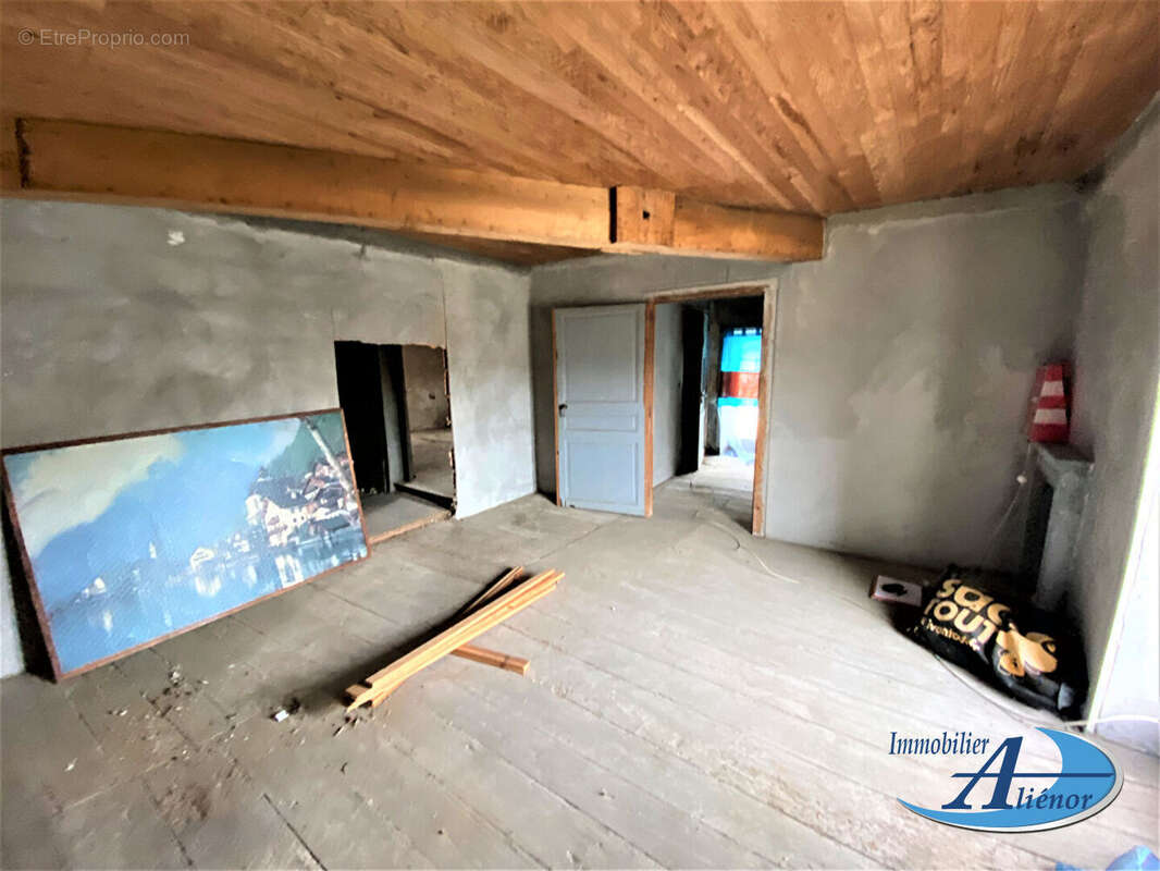 Maison à SAINT-PARDOUX-LA-RIVIERE