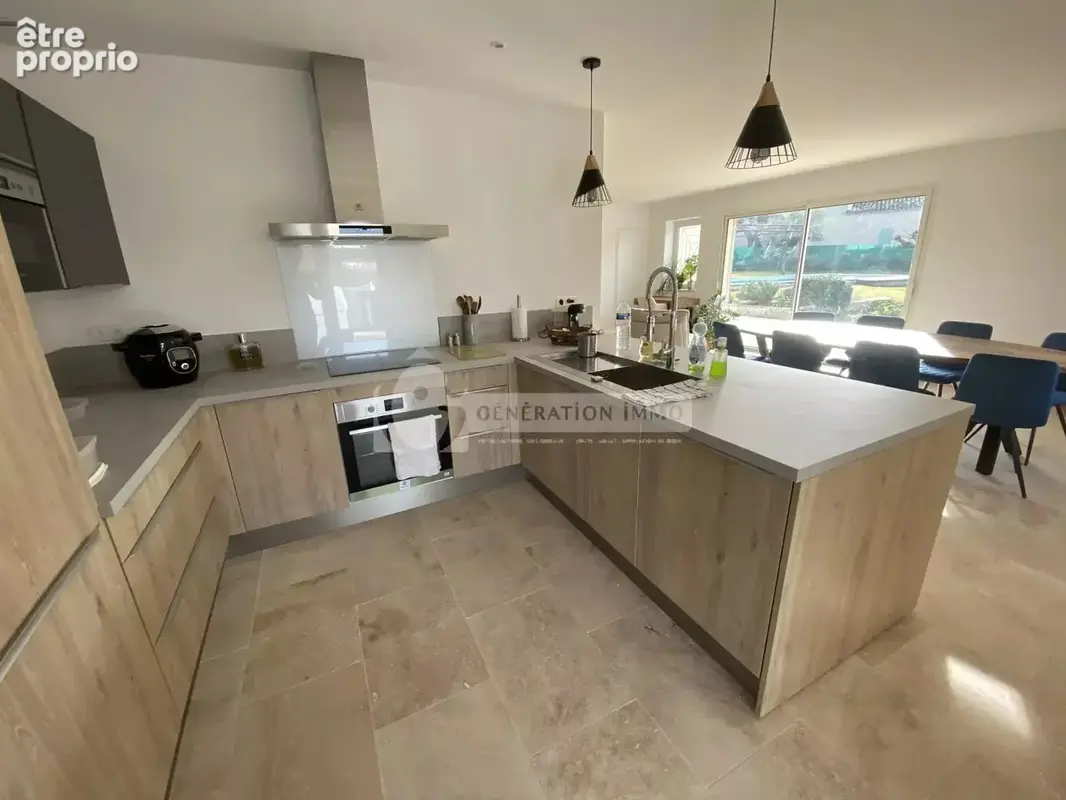 Maison de plain-pied proche centre de Fontvieille. - photo 8