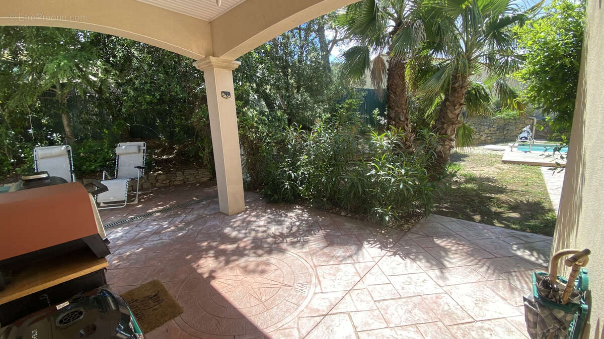 A vendre   Villa T6 de 151 m2 avec piscine et garage   Moux - photo 17