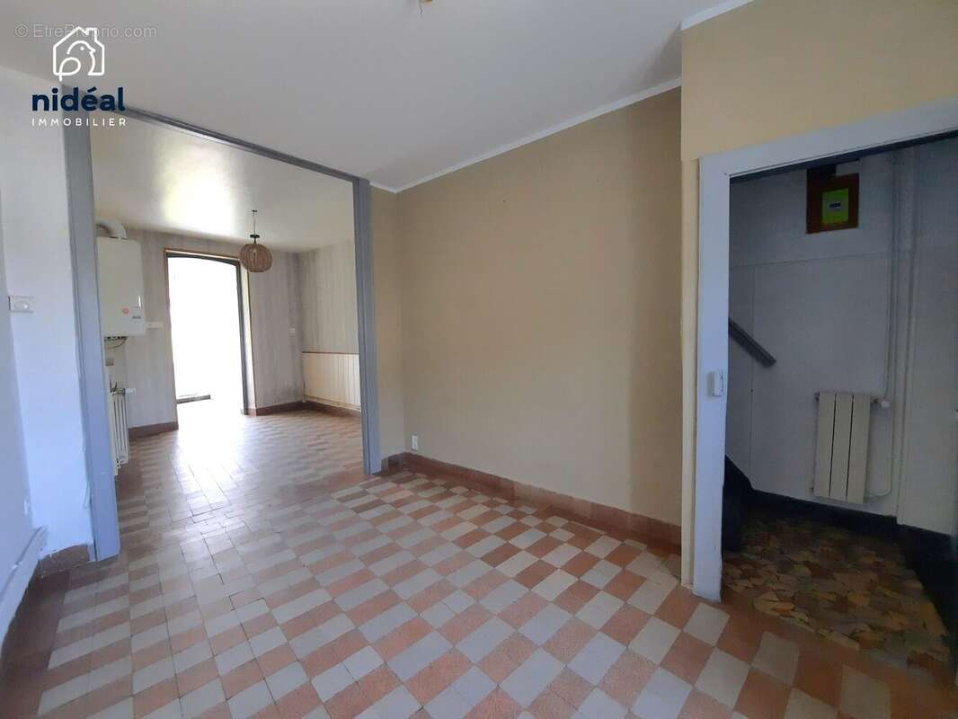 Maison à AVESNES-SUR-HELPE