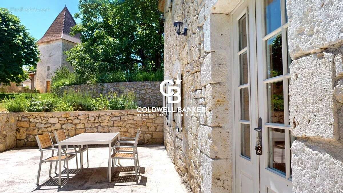 Maison à MONTAIGU-DE-QUERCY