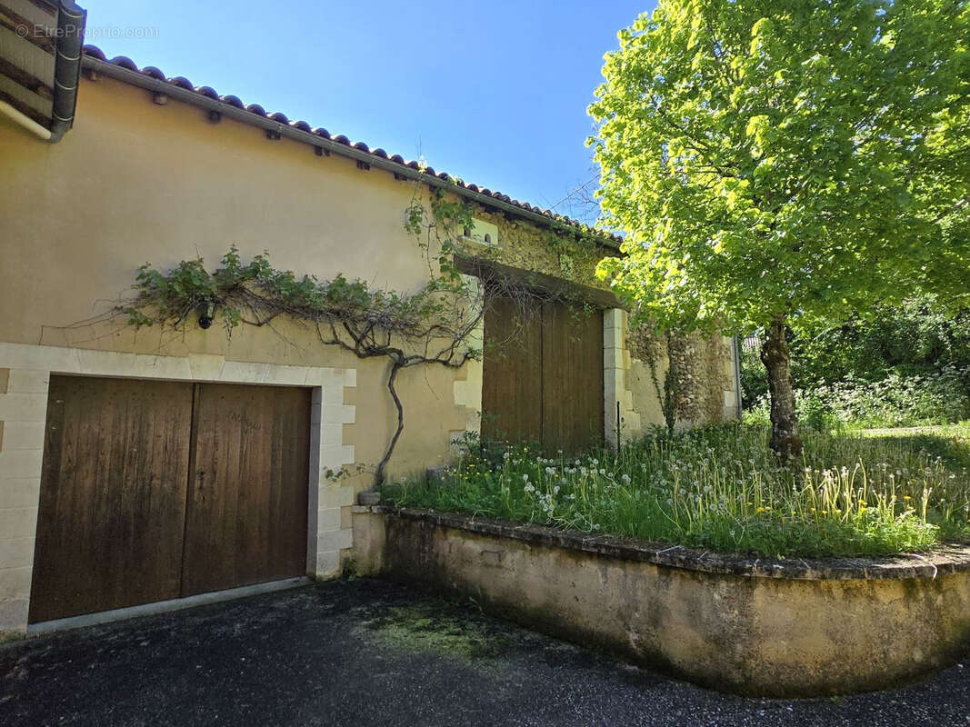 Maison à GRUN-BORDAS