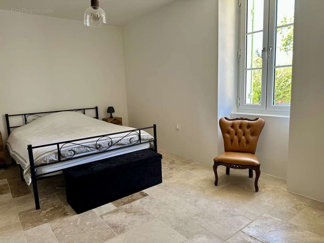 Maison de campagne rénovée avec piscine et grange séparée - photo 13