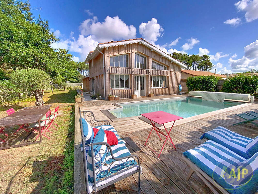 Maison à ARES