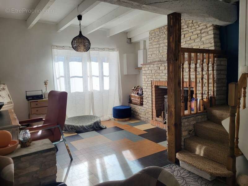 Maison à vendre 4 pièces SAINT JOUIN DE MARNES (79) Terrain 318 m² - photo 2