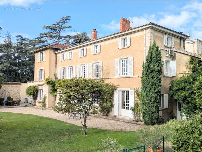 Maison à SAINT-GENIS-LAVAL