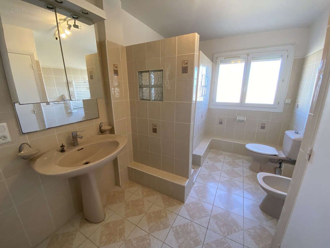 Maison à SAINT-LAURENT-DE-LA-SALANQUE