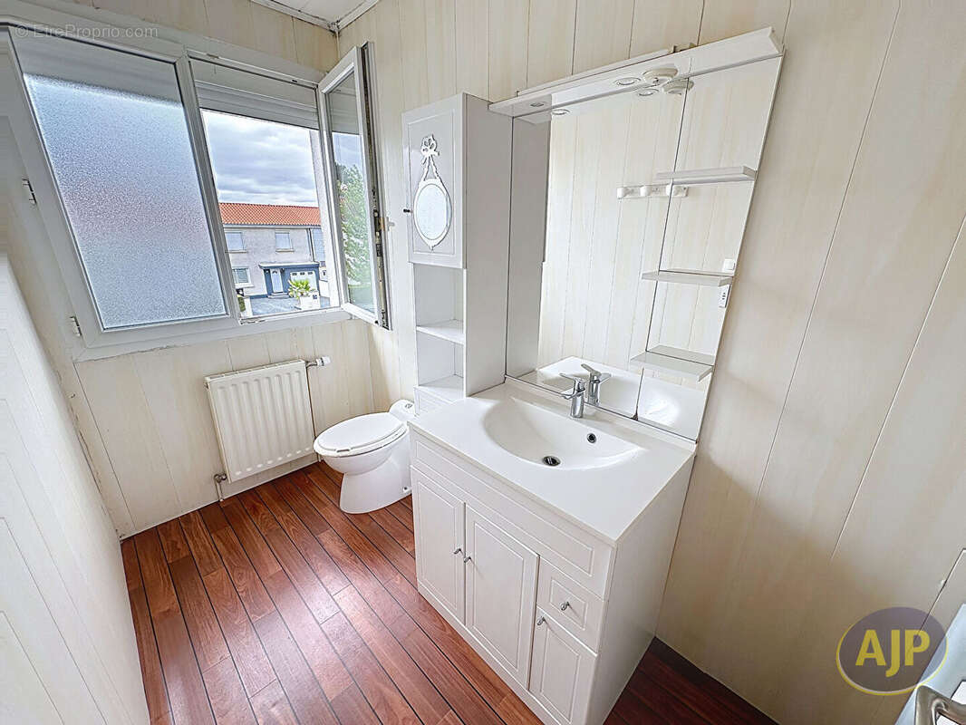 Maison à SAINT-MACAIRE-EN-MAUGES