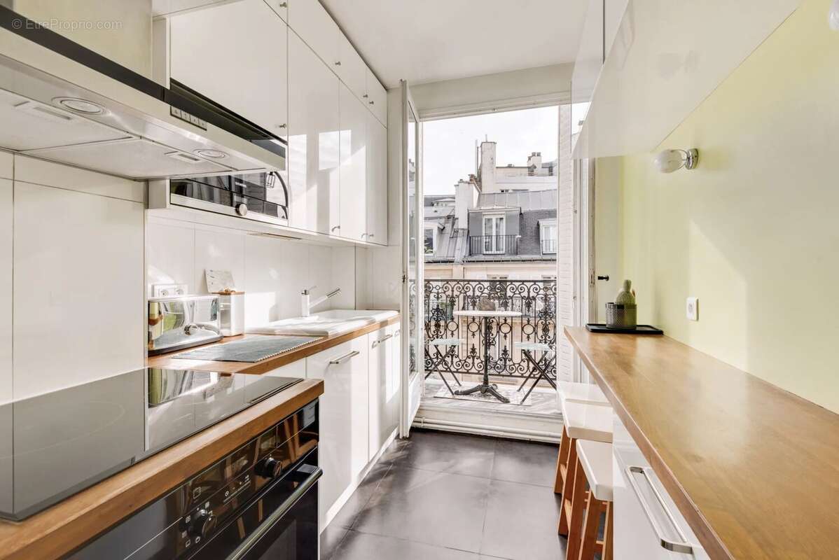 Appartement à PARIS-17E