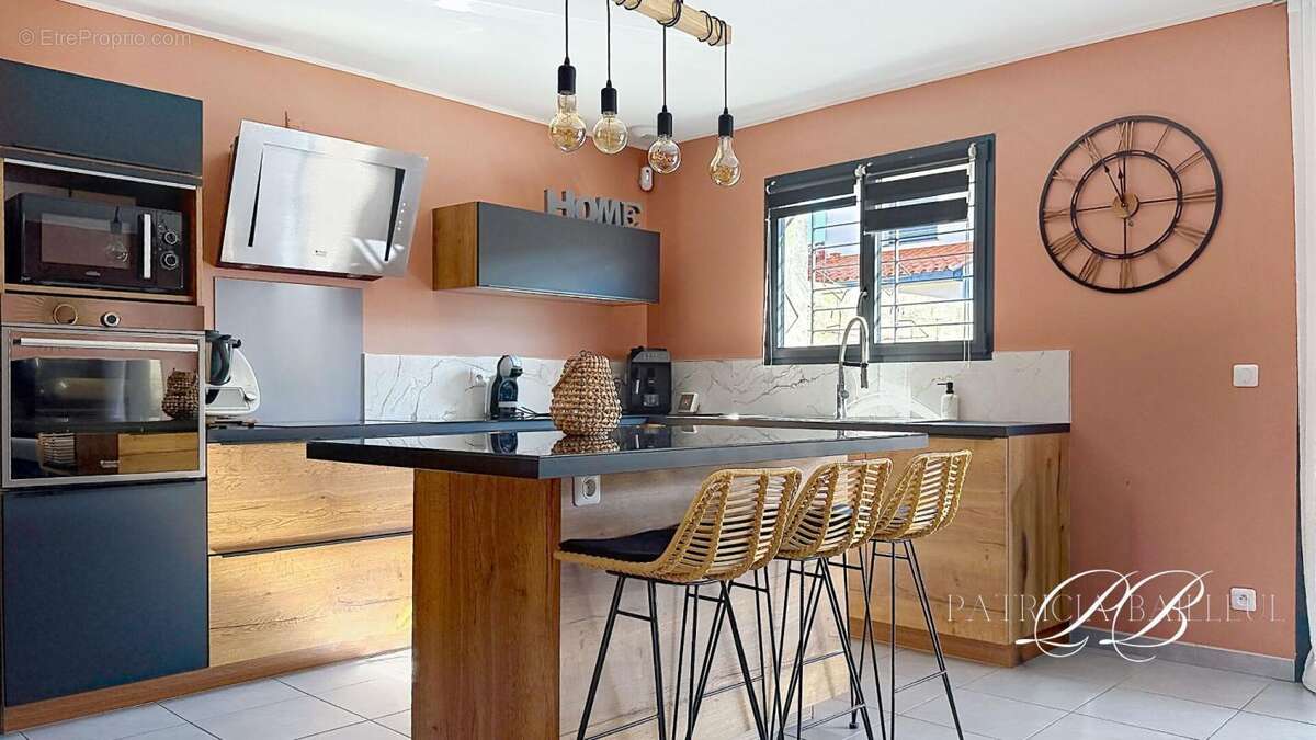 Maison à PEYRESTORTES