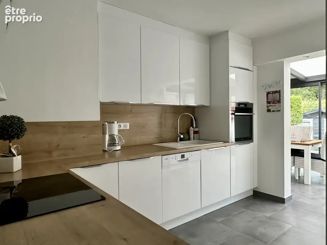 A CORBEHEM, magnifique maison semi individuelle de semi plain pied- 3 chambres- bureau- véranda- cave- garage - photo 5
