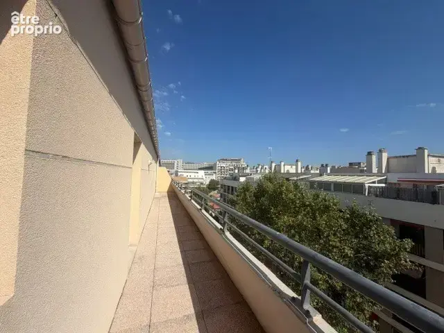 Un appartement qui coche toutes les cases  dernier étage, ascenseur, deux terrasses, vue dégagée et box fermé - photo 12