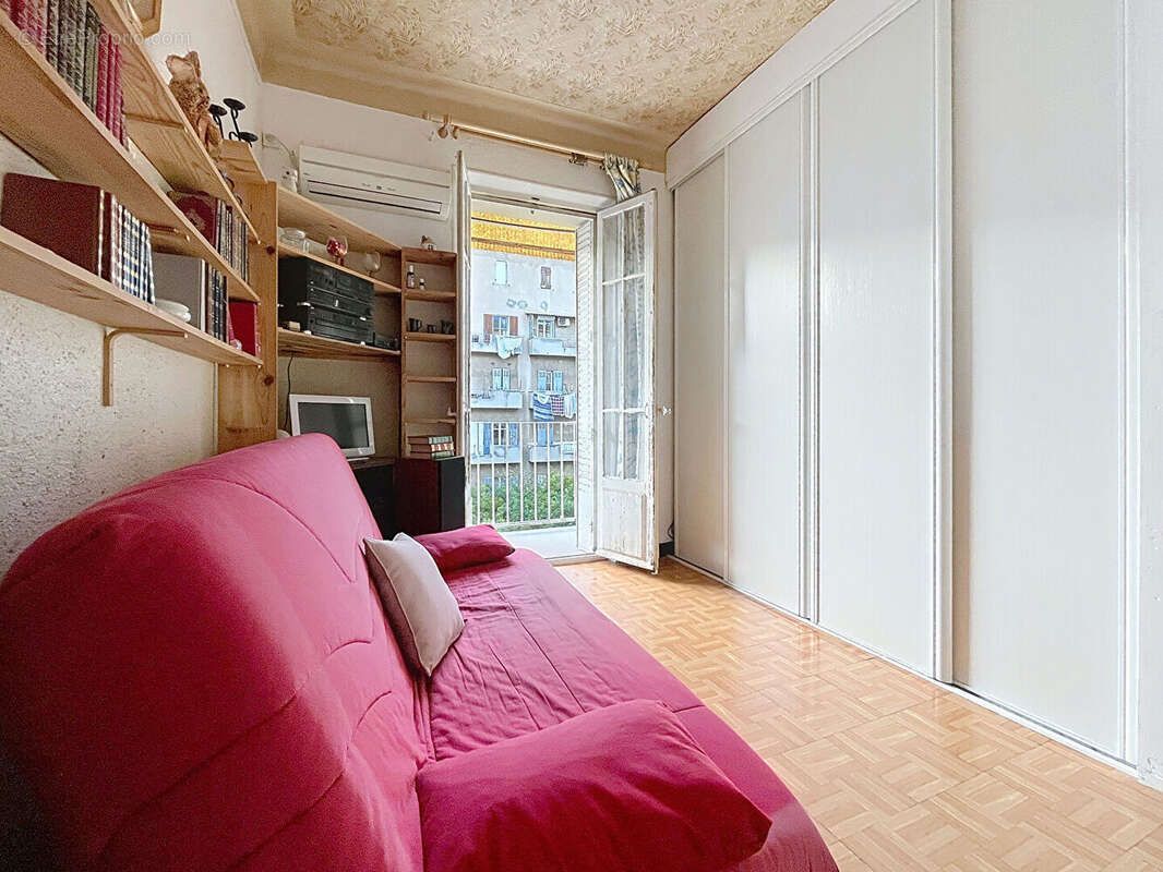 Appartement à MARSEILLE-4E