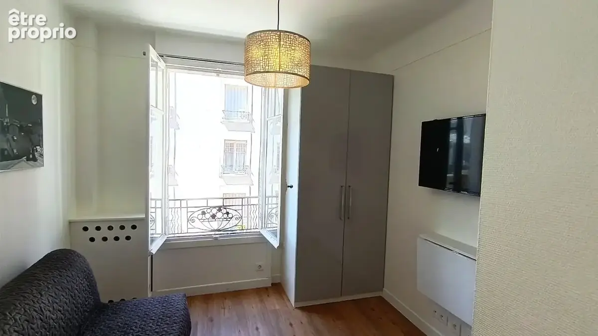 PARIS XVème, quartier Saint Lambert, studette de 12,50m² . - photo 3
