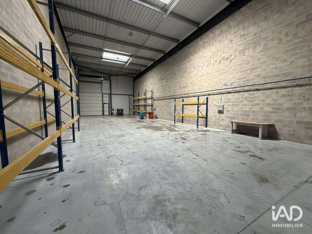 Photo 2 - Commerce à MOISSY-CRAMAYEL