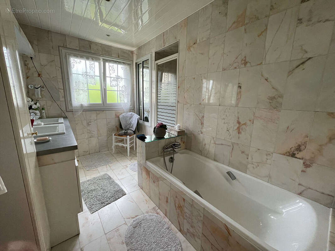 Maison Montfermeil 8 pièce(s) 300 m2 - photo 6