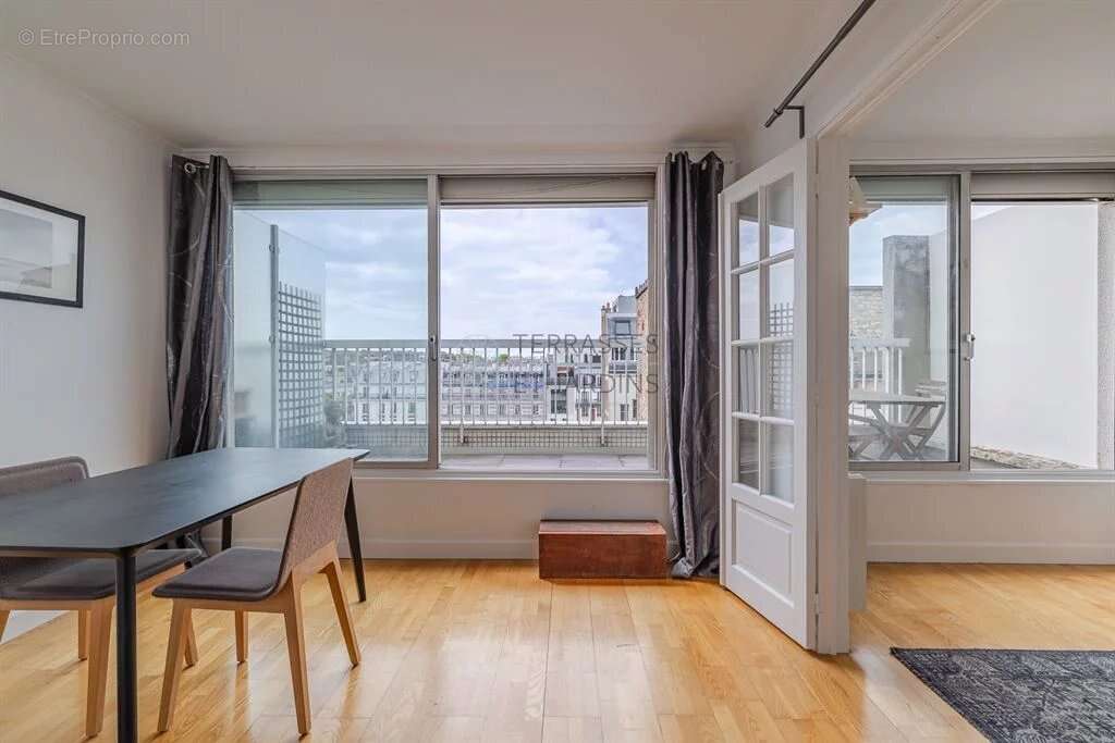 Appartement à PARIS-14E