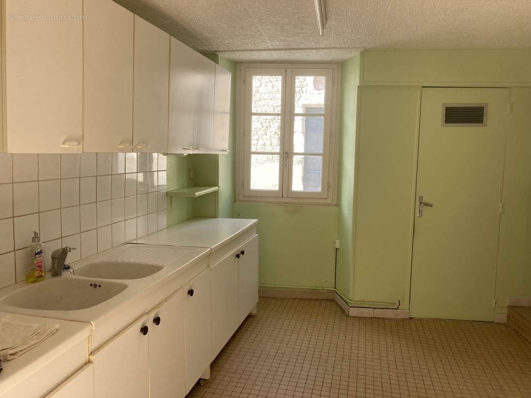 Maison à FAYE-LA-VINEUSE