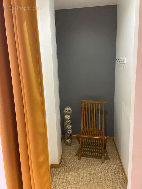 Très belle affaire pour cette boutique de vêtement en centre ville Vendôme.. - photo 7