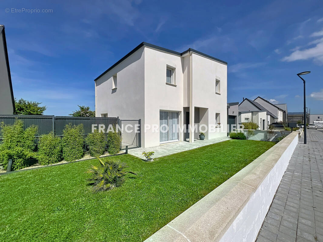 Maison à EQUEURDREVILLE-HAINNEVILLE