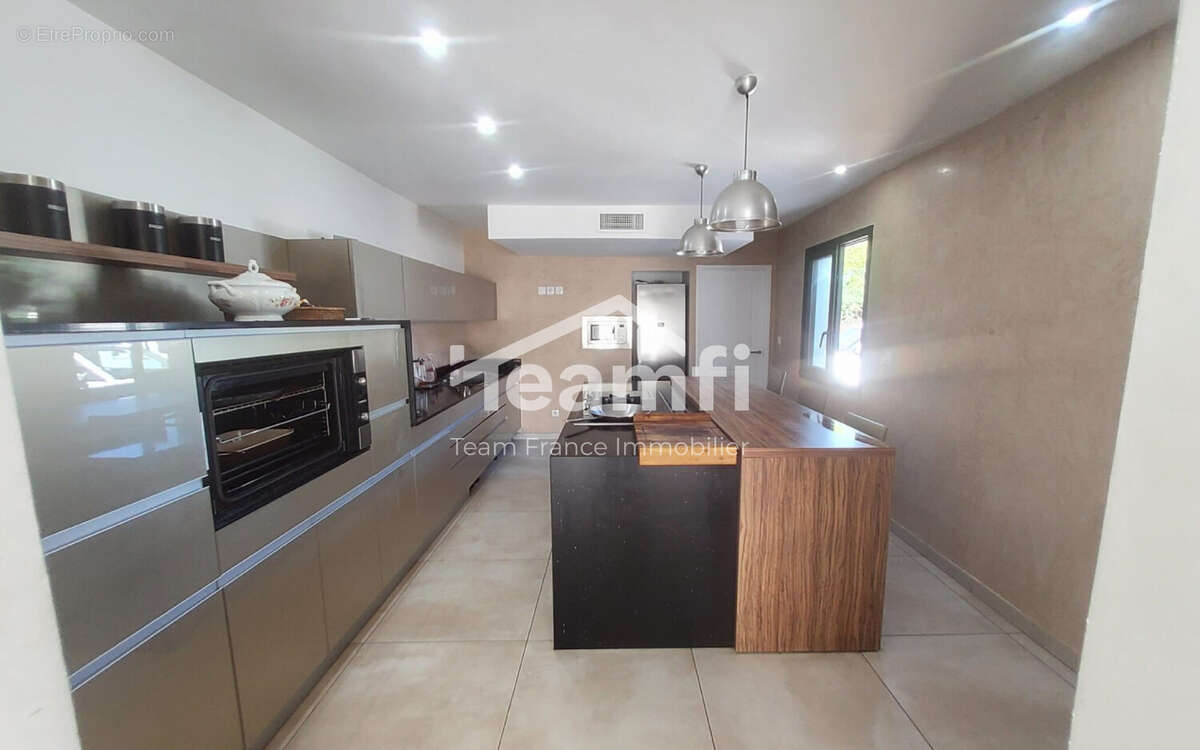 Maison à SAINT-HILAIRE-DE-BRETHMAS