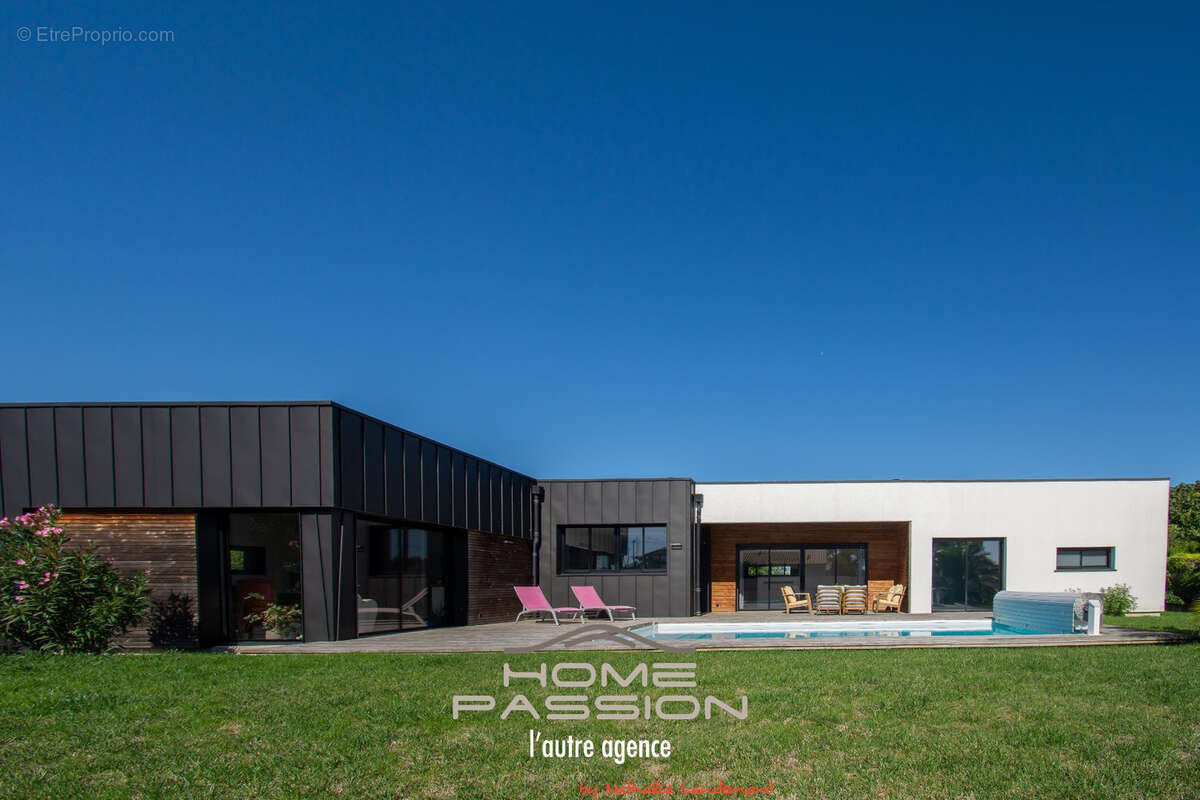Maison à COZES