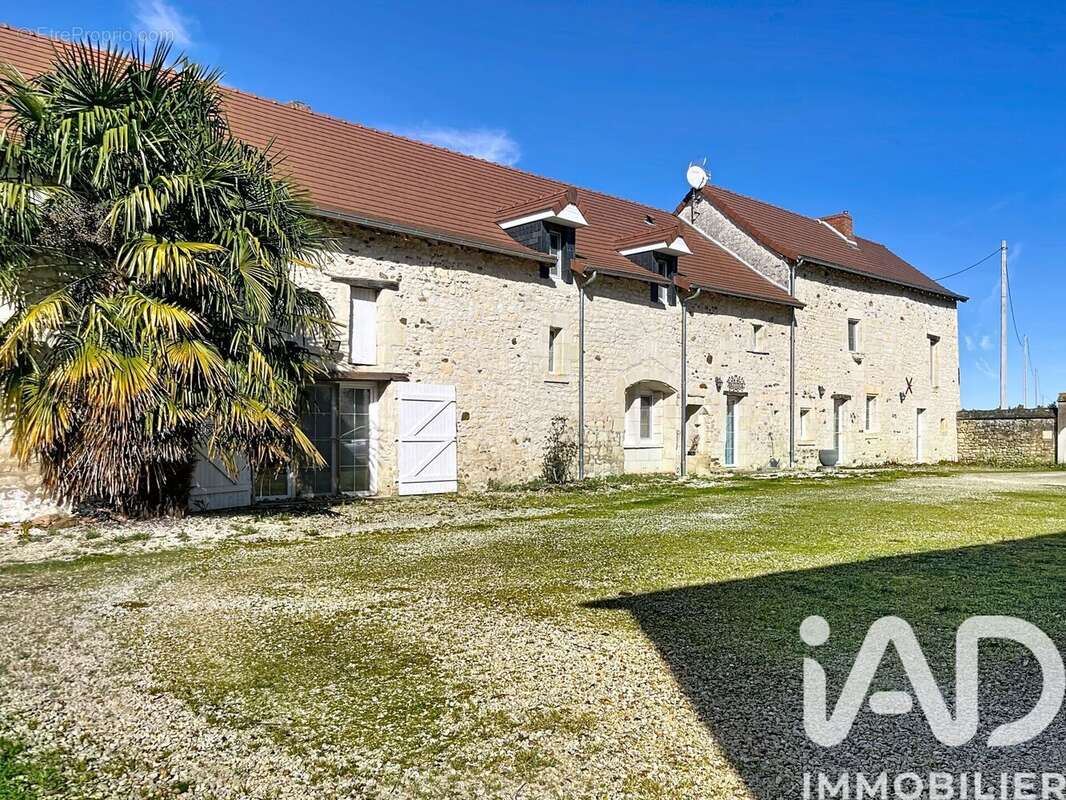 Photo 2 - Maison à DANGE-SAINT-ROMAIN