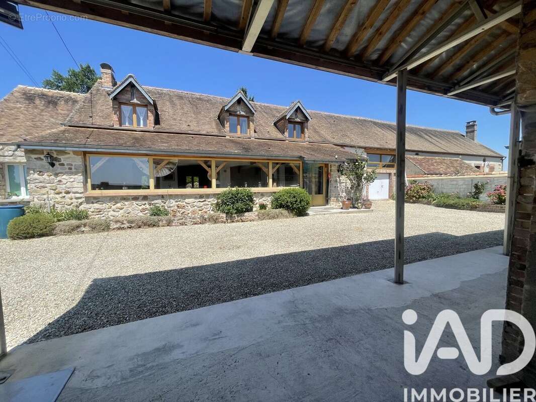 Maison 208 m² à Saint-Valerien  - photo 8
