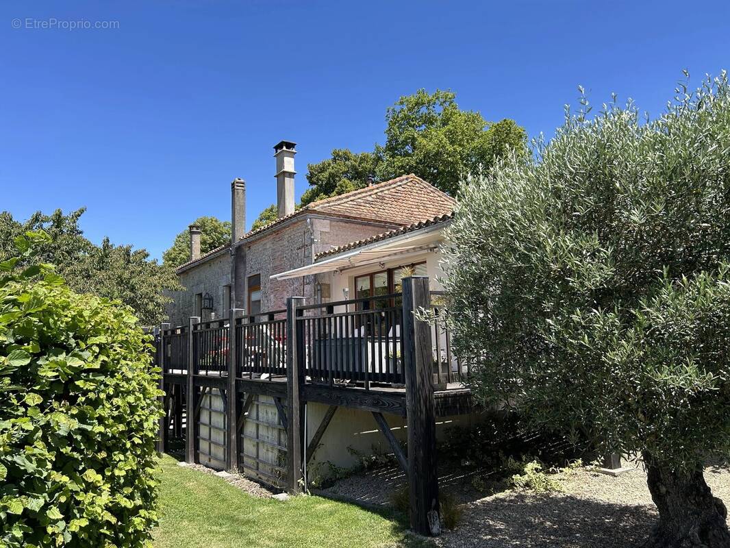Maison à AUBETERRE-SUR-DRONNE