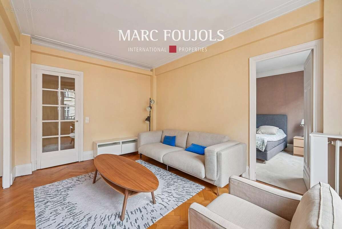 Appartement à PARIS-8E