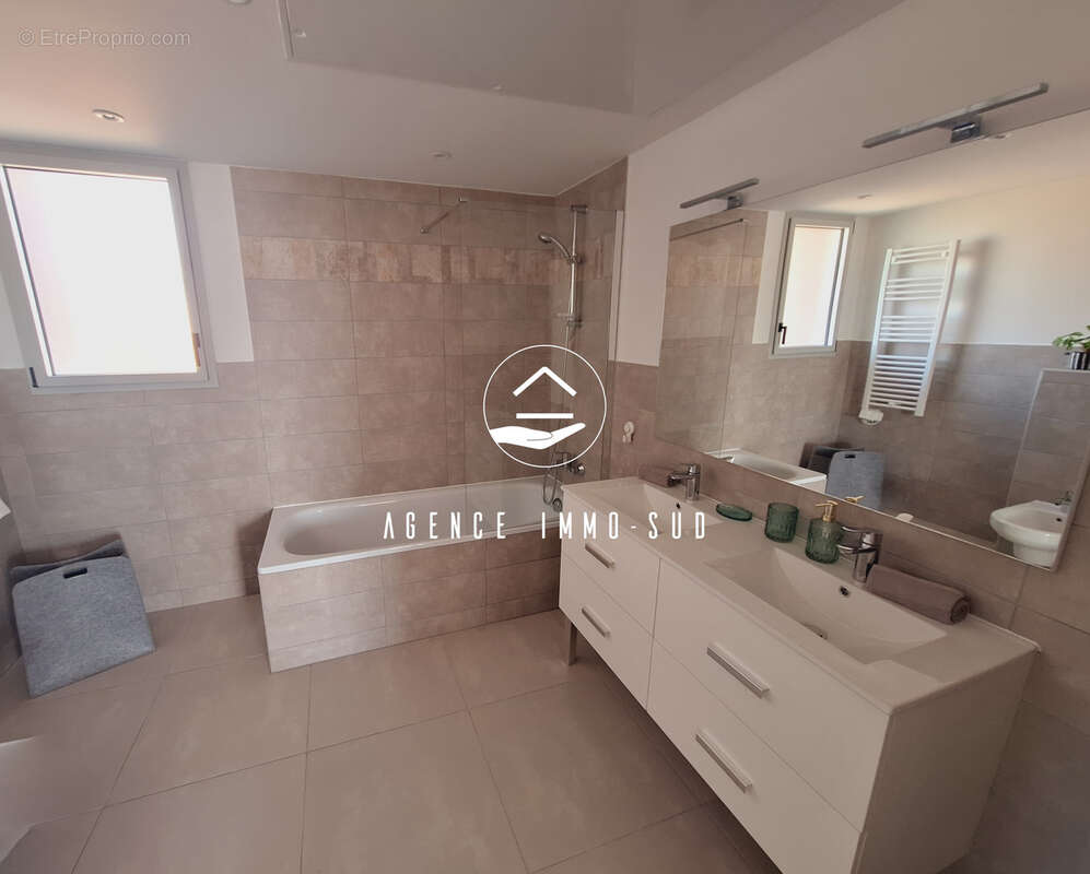 Appartement à SAINT-LAURENT-DU-VAR