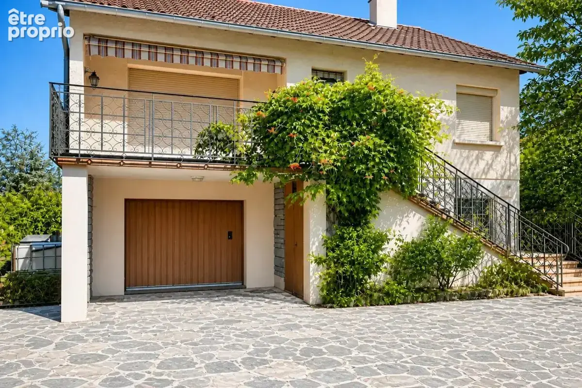 Vendat : Maison 199m² avec terrasse et jardin - photo 2