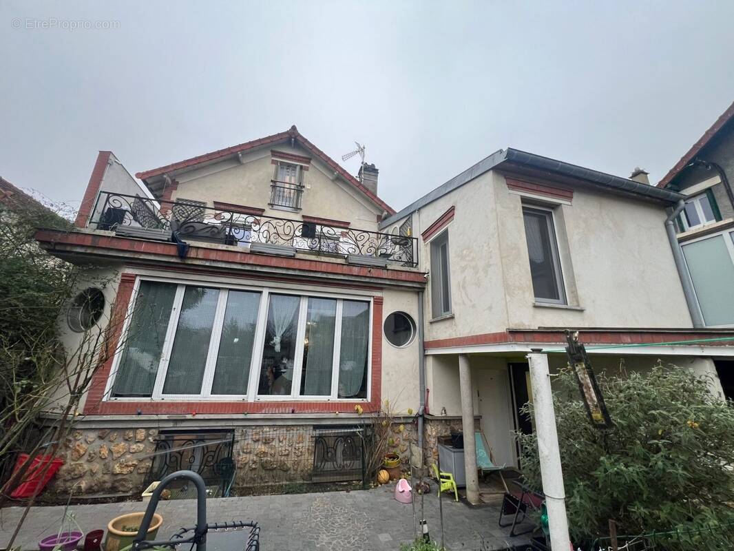 FACADE ARRIERE - Maison à HOUILLES