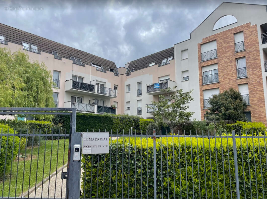 Appartement à COURCOURONNES