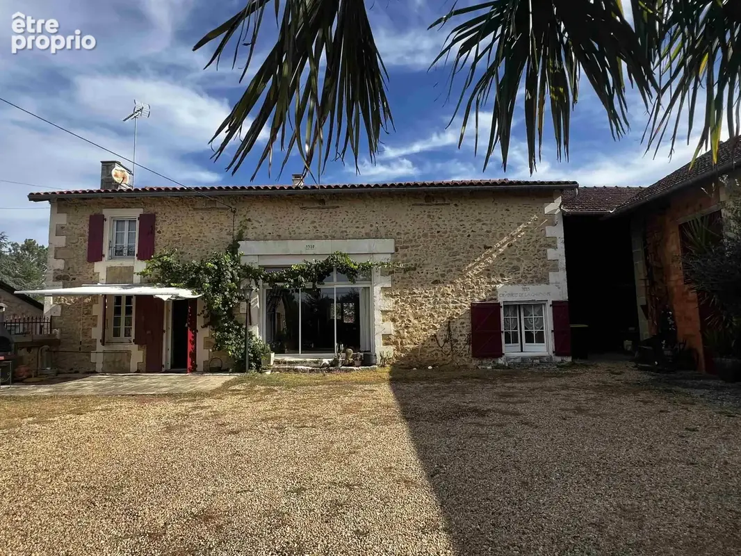 Photo Maison à Vitrac-Saint-Vincent au prix de 229 900€