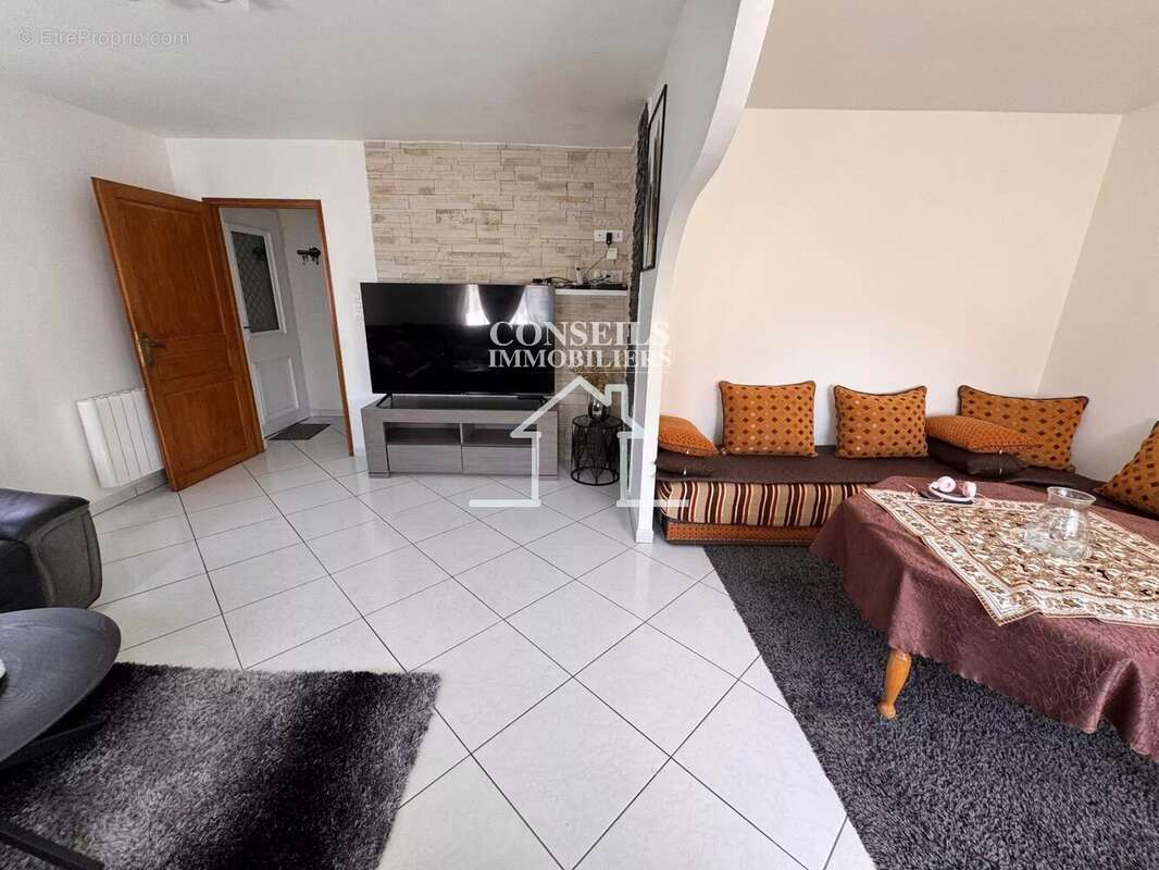 Maison à VILLENEUVE-SUR-YONNE