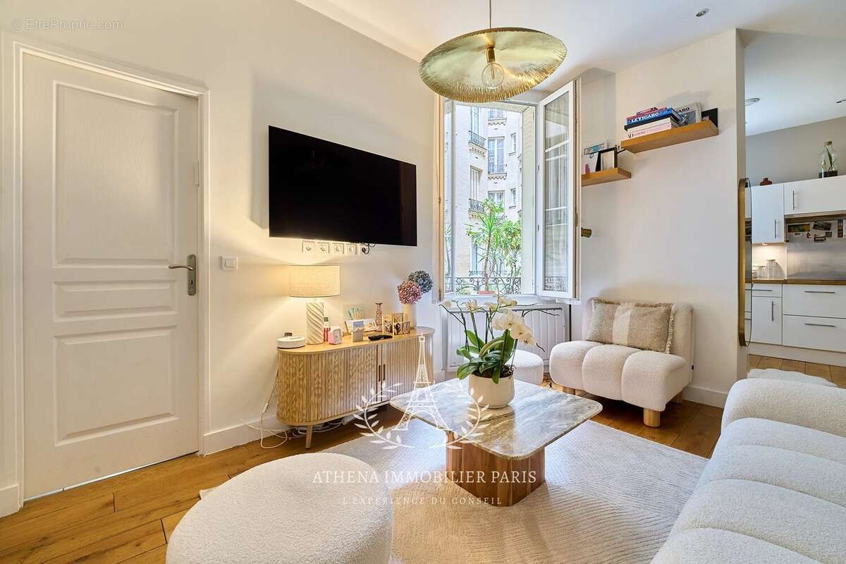 Appartement à PARIS-16E