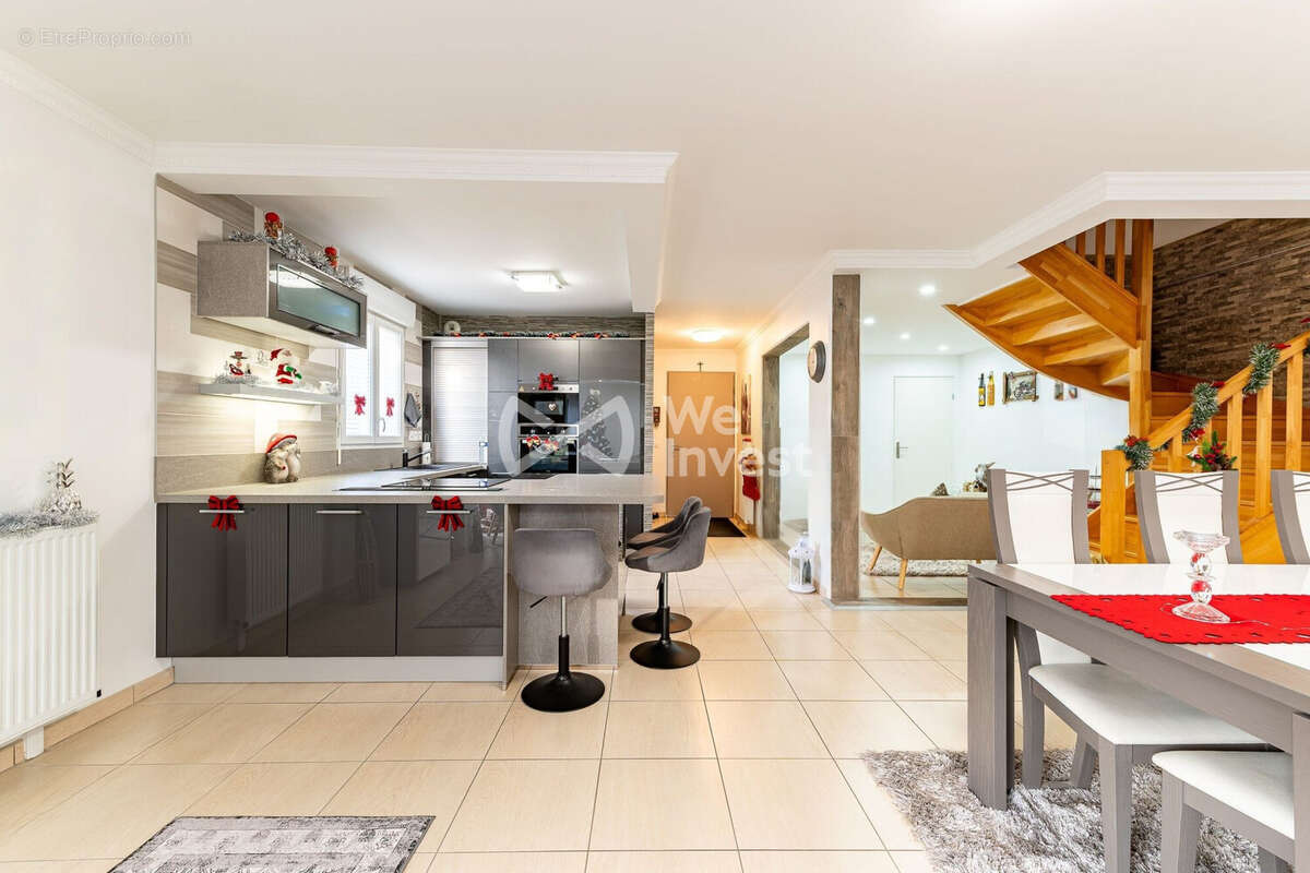 Maison à MONTEVRAIN